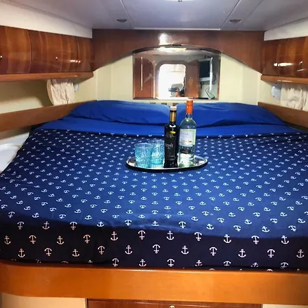 Eclissia Yatch And Rent All Botel